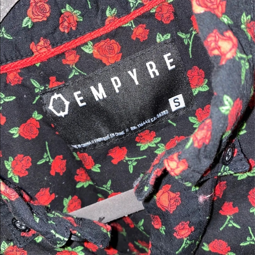 Red Roses shirt - Picture 4 of 5